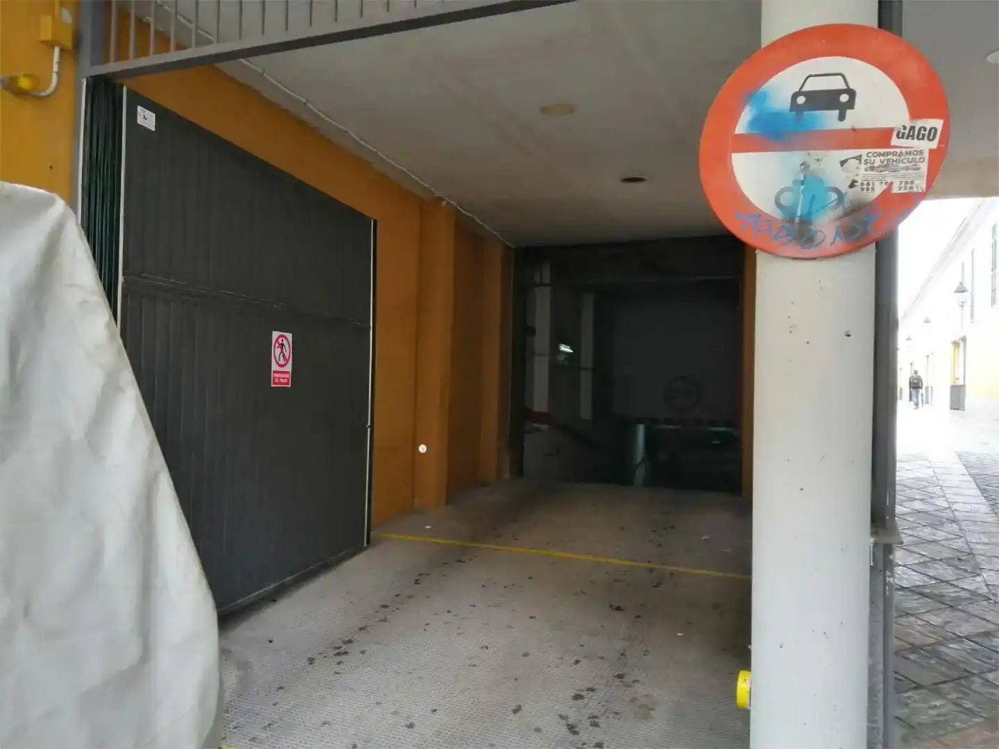Parkplatz von Garage zum Verkauf in Gines
