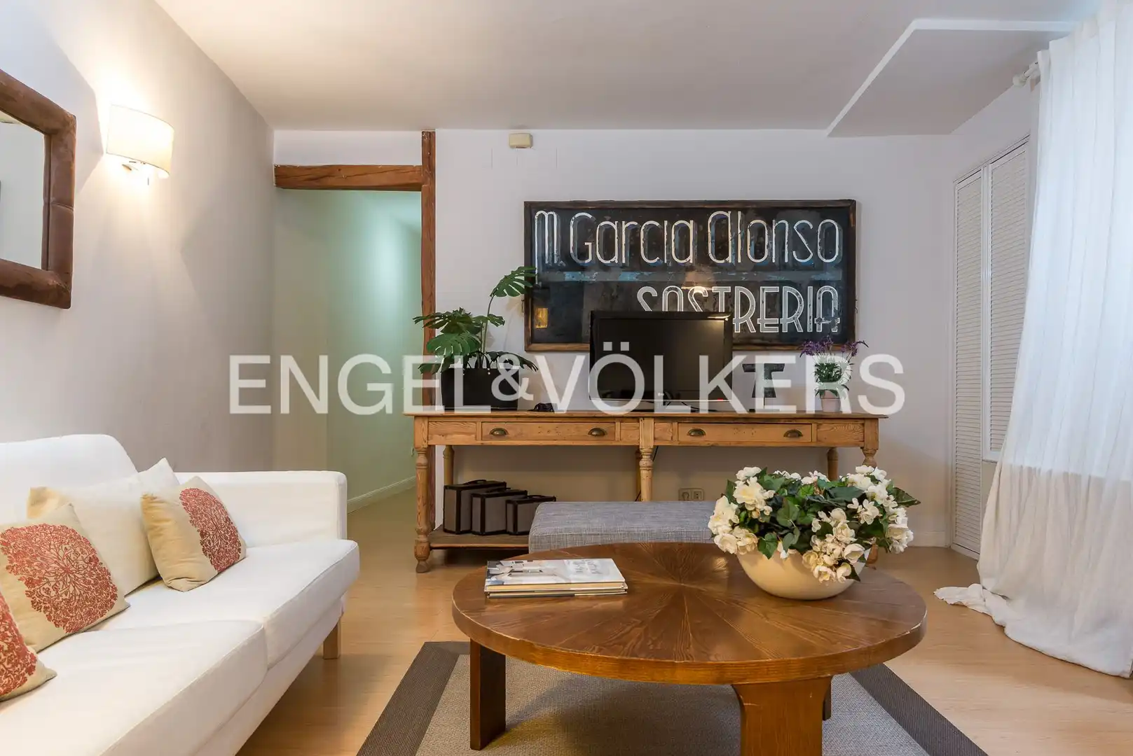 Living room of Flat for rent in Madrid  with Air Conditioner, Heating and Furnished