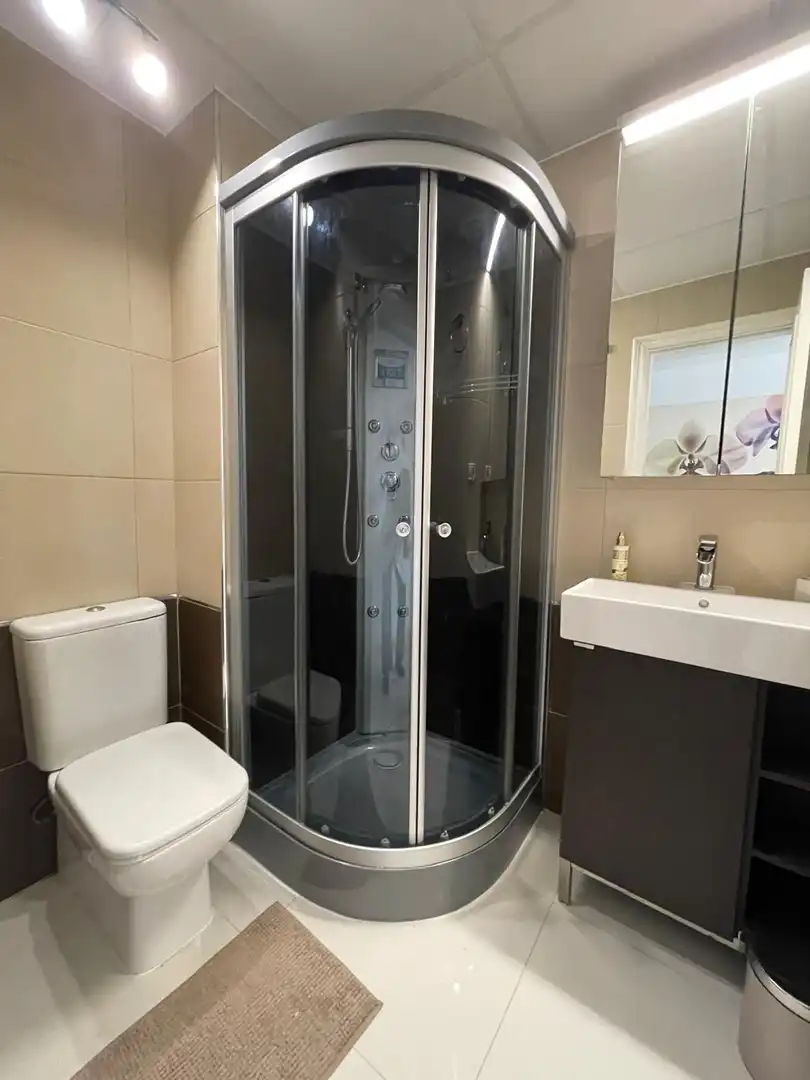 Badezimmer von Dachboden zum Verkauf in Benalmádena mit Klimaanlage, Möbliert und Gemeinschaftspool