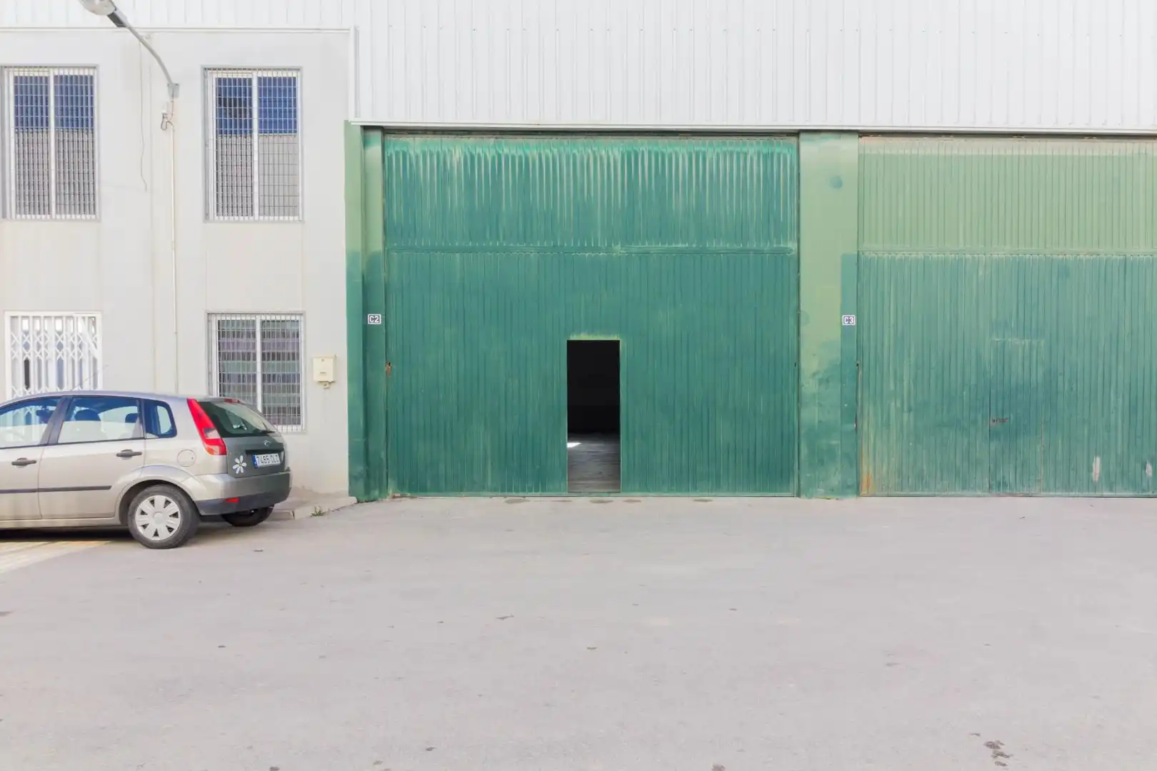 Vista exterior de Nave industrial en venta en Orihuela