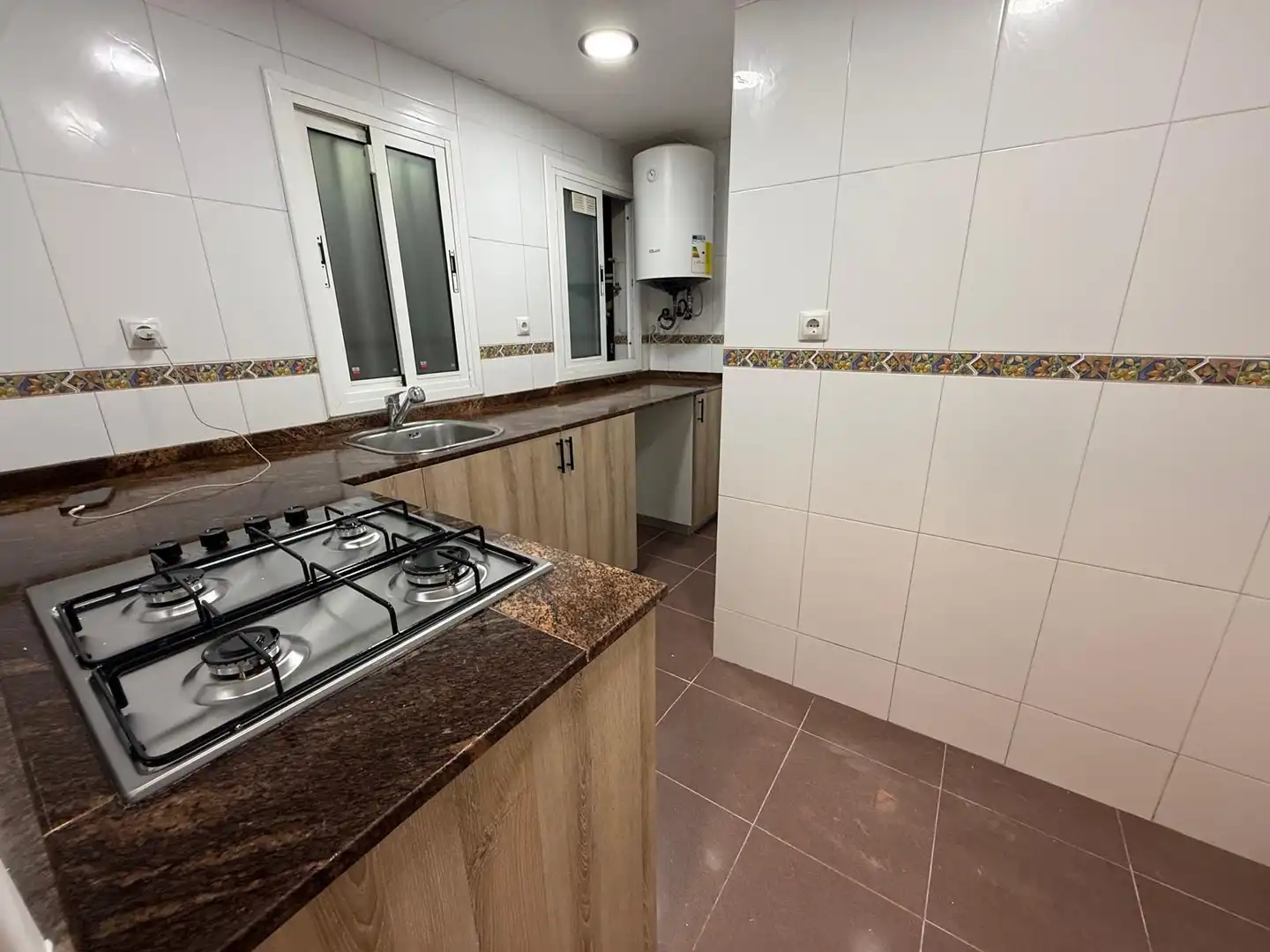 Kitchen of Flat for sale in L'Hospitalet de Llobregat  with Alarm