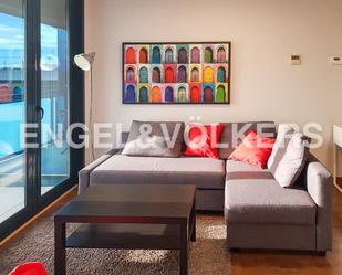 Sala d'estar de Apartament de lloguer en San Sebastián de los Reyes amb Aire condicionat i Balcó
