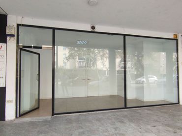 Local comercial de lloguer a Avenida de la Música