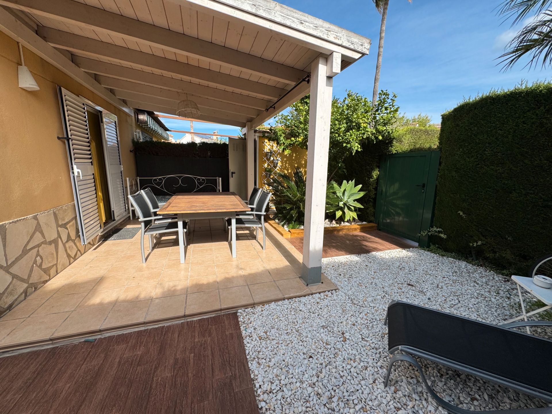 Terrassa de Casa adosada en venda en Oliva amb Aire condicionat, Calefacció i Jardí privat