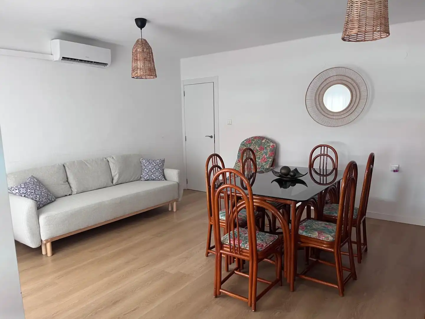Menjador de Pis de lloguer en Sagunto / Sagunt amb Aire condicionat, Parquet i Moblat