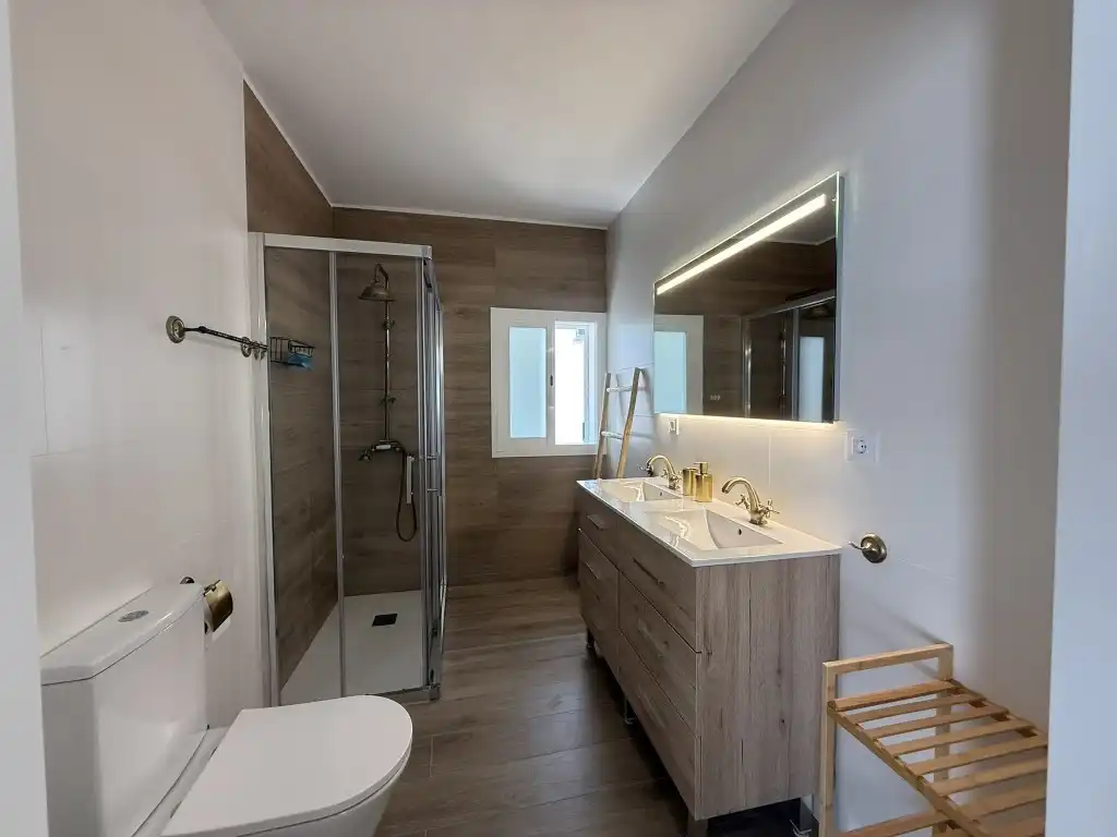 Badezimmer von Wohnungen zur Miete in Pollença mit Klimaanlage, Heizung und Privatgarten