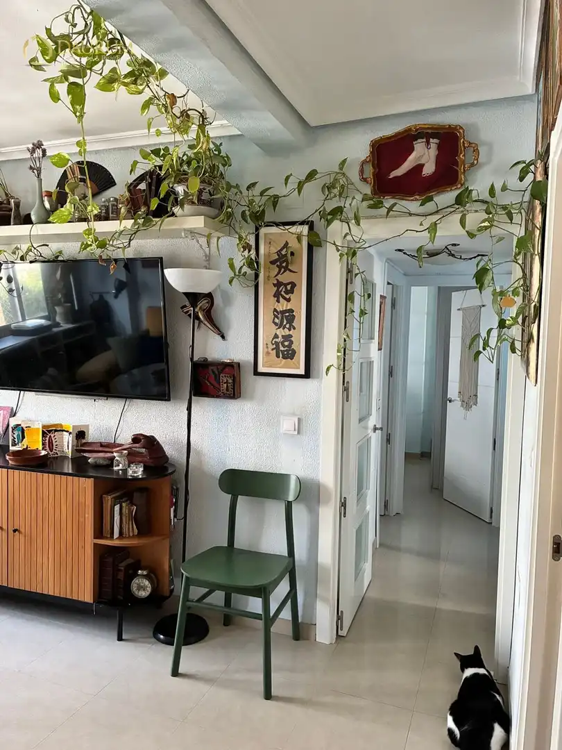 Living room of Flat for sale in Sevilla  with Air Conditioner and Furnished