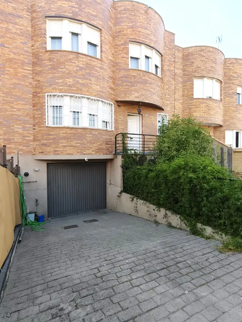 Vista exterior de Casa o xalet en venda en Valdemoro amb Aire condicionat, Calefacció i Parquet