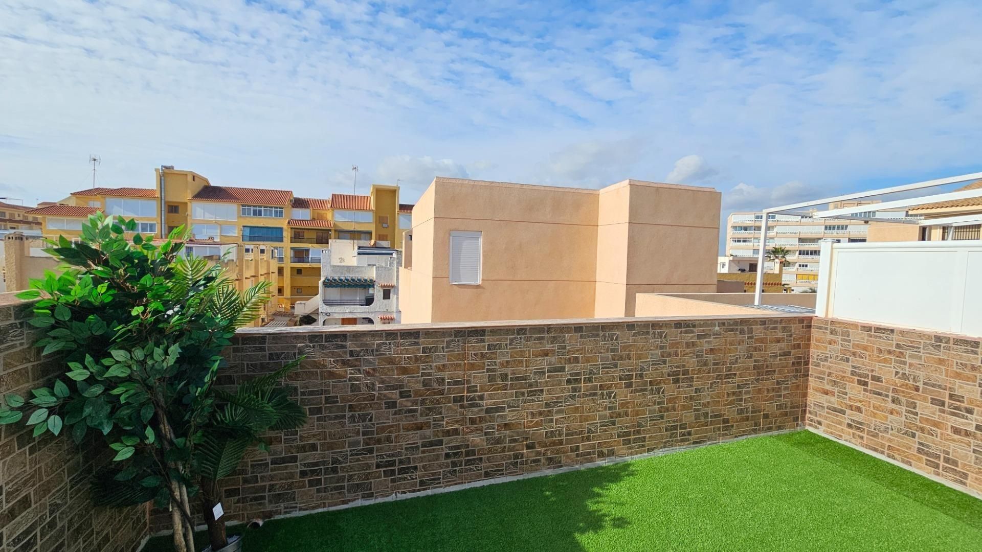 Terrassa de Casa o xalet en venda en Torrevieja amb Aire condicionat, Jardí privat i Terrassa