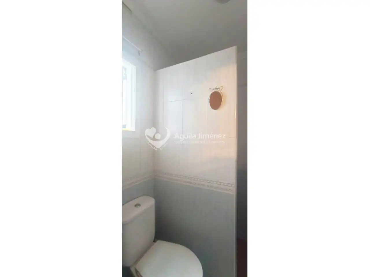 Baño de Casa adosada en venta en Alcalá de Guadaira con Aire acondicionado, Calefacción y Jardín privado