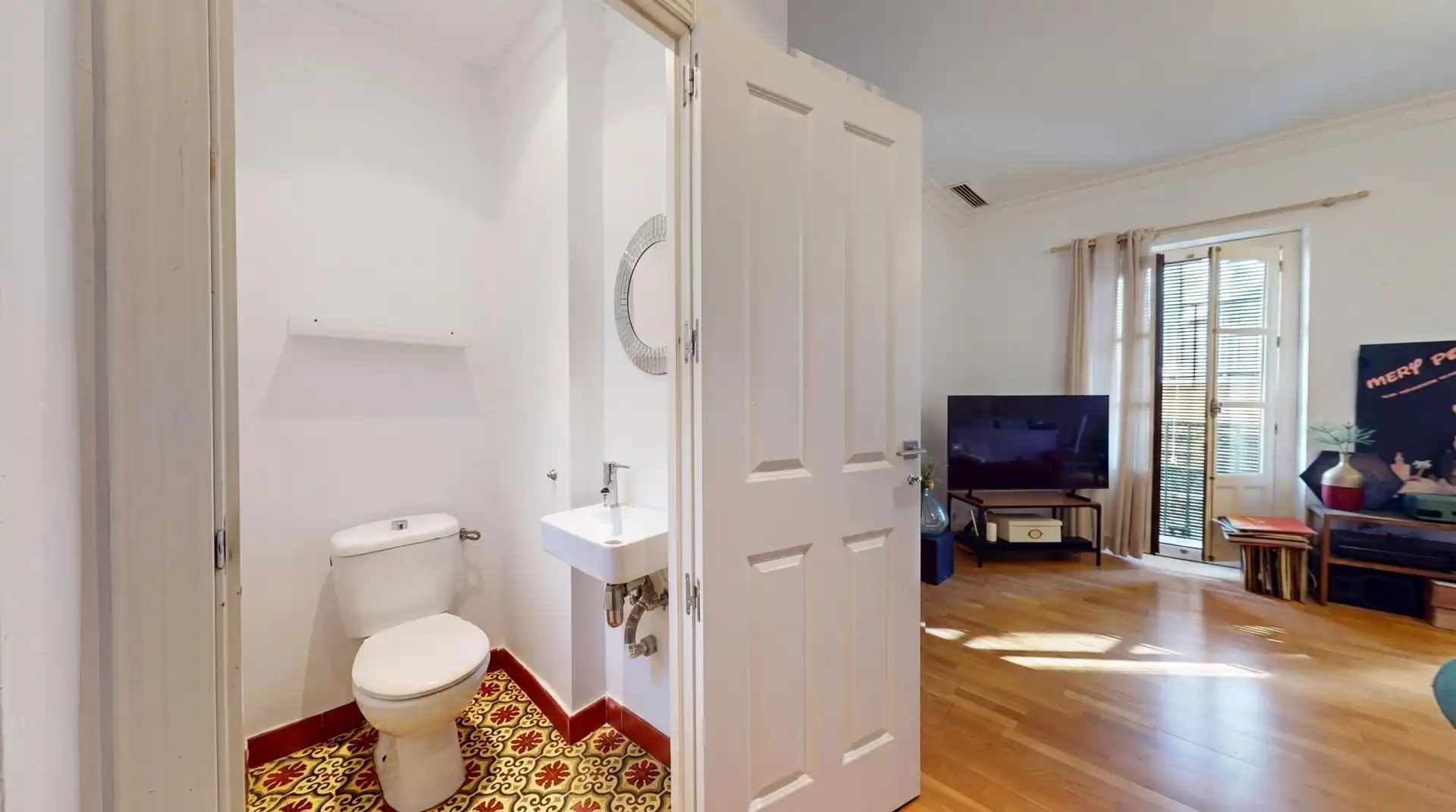 Bany de Apartament en venda en Sevilla amb Alarma