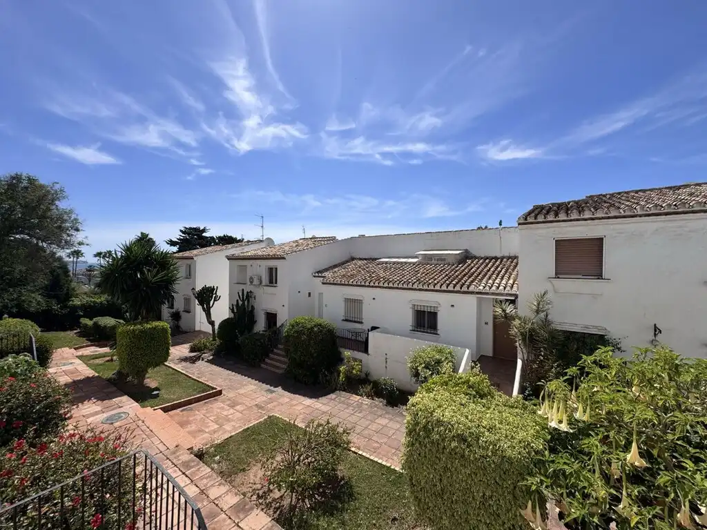 Vista exterior de Planta baixa en venda en Mijas amb Terrassa, Piscina i Piscina comunitària