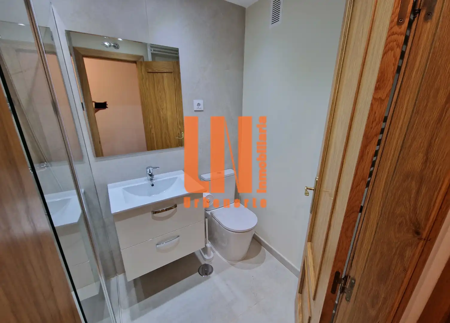 Baño de Piso de alquiler en Pozuelo de Alarcón con Calefacción, Parquet y Terraza