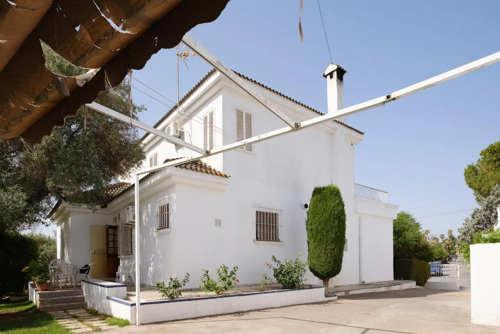 Vista exterior de Casa o chalet en venta en Alcalá de Guadaira con Aire acondicionado, Calefacción y Jardín privado