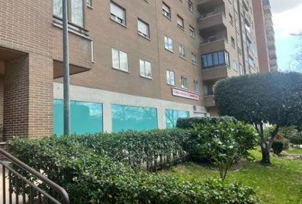 Photo 1 of Premises for sale in Calle Villalobos, Palomeras Sureste, Madrid