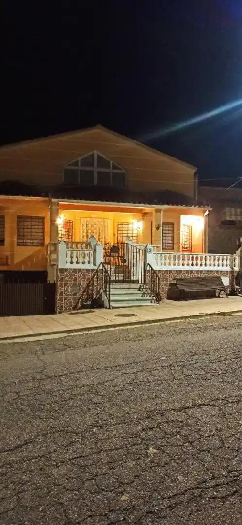 Vista exterior de Casa o chalet en venta en Aldeanueva de Barbarroya con Aire acondicionado, Parquet y Trastero