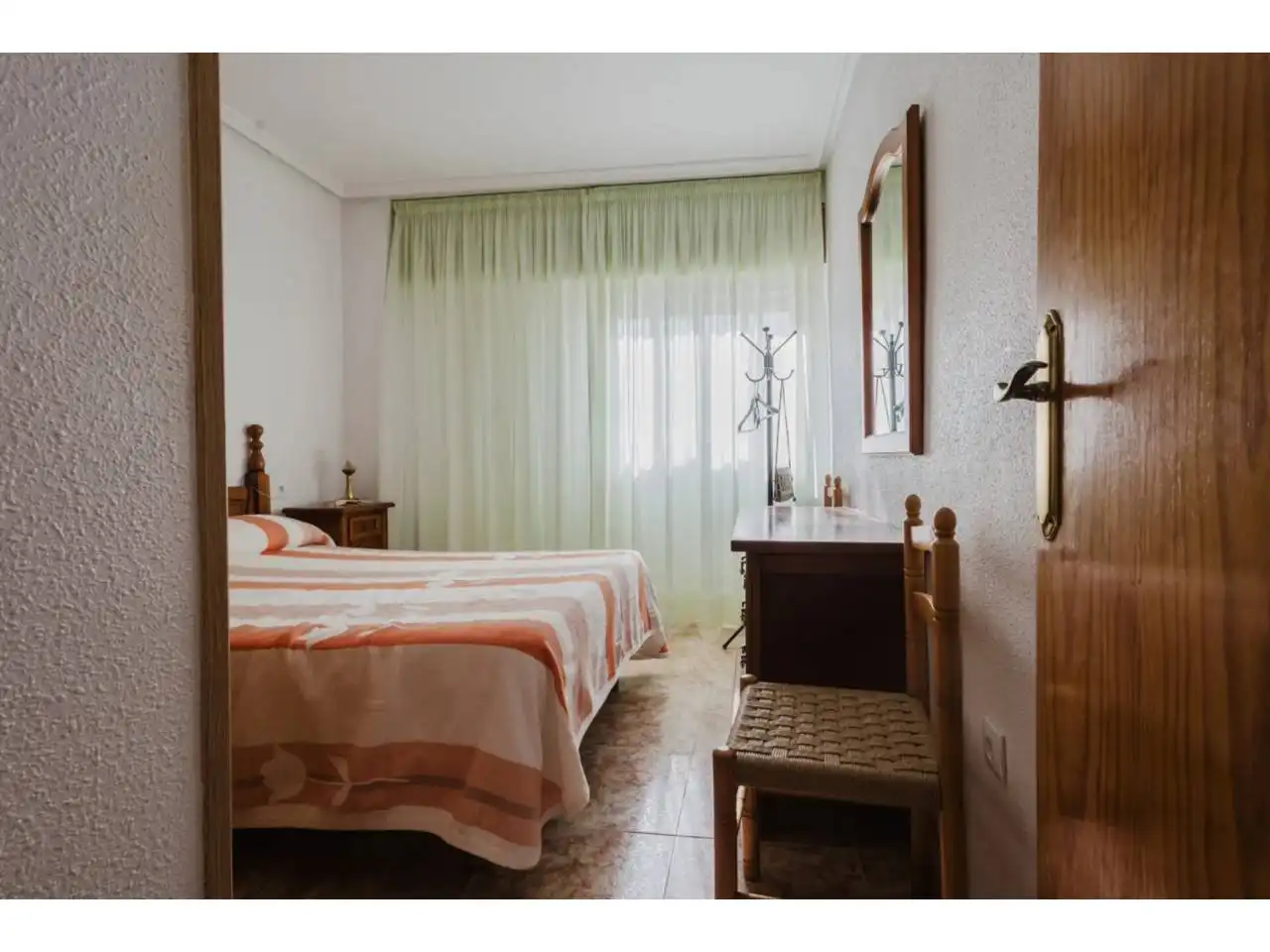 Habitación de Apartamento en venta en Torrevieja con Aire acondicionado, Calefacción y Terraza