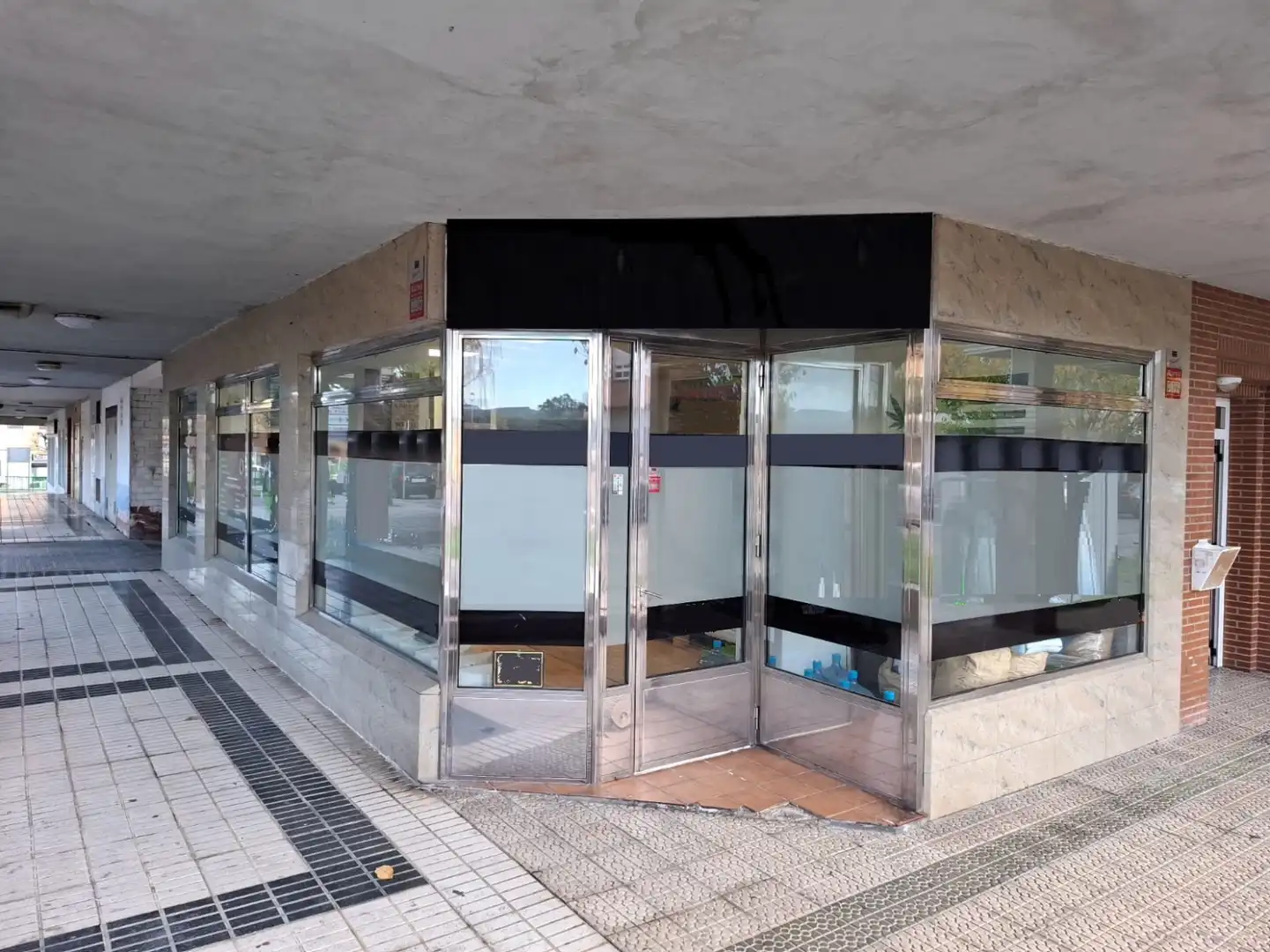 Local comercial en venda a Renedo