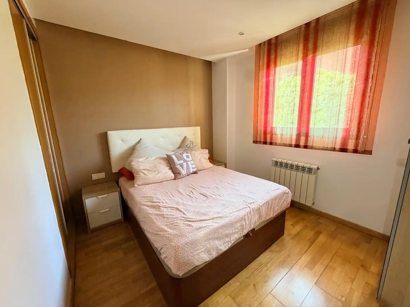 Piso con terraza en venta en Plaça Cosmos, imagen 3