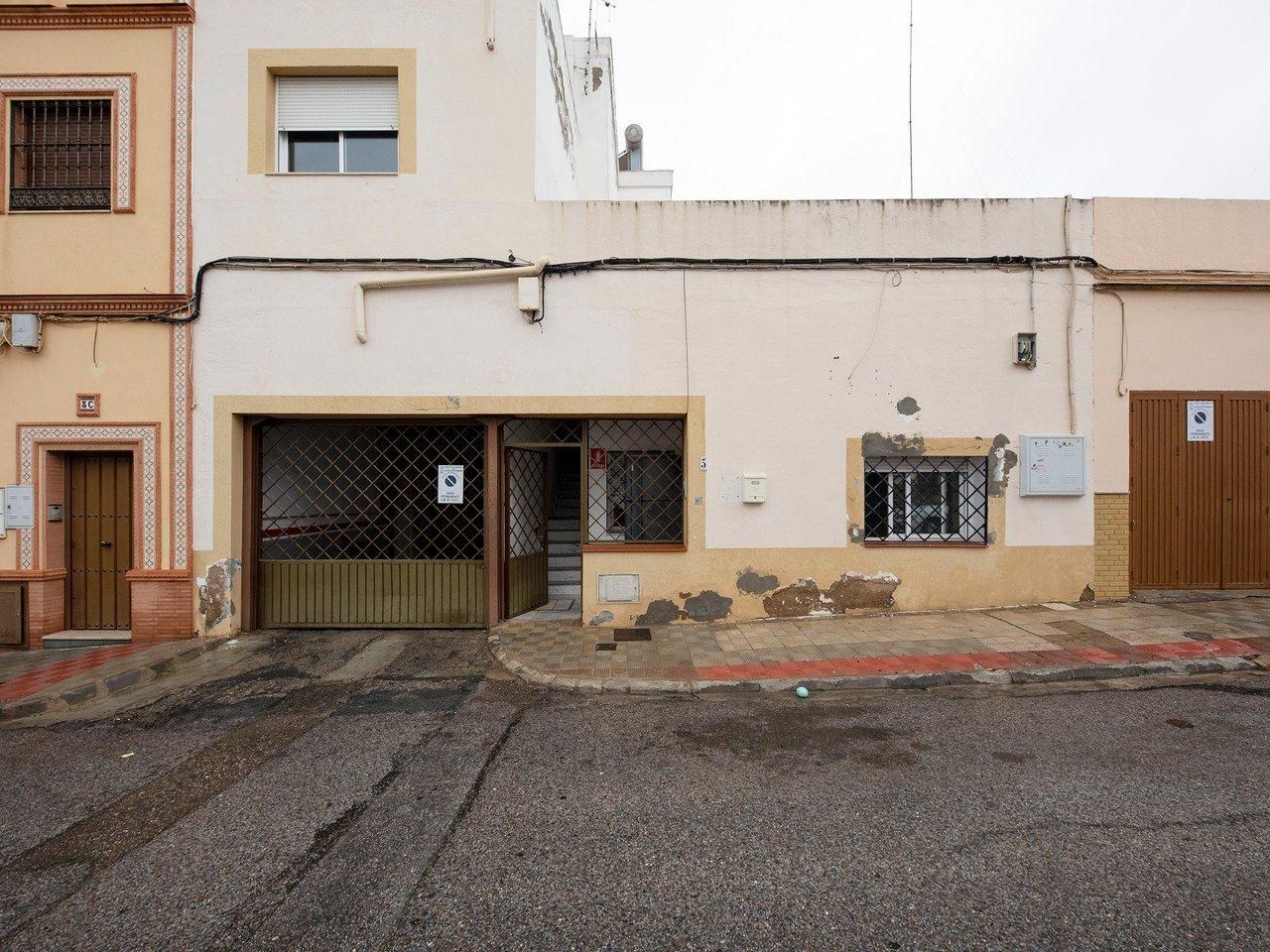Vista exterior de Local en venta en Alcalá de Guadaira