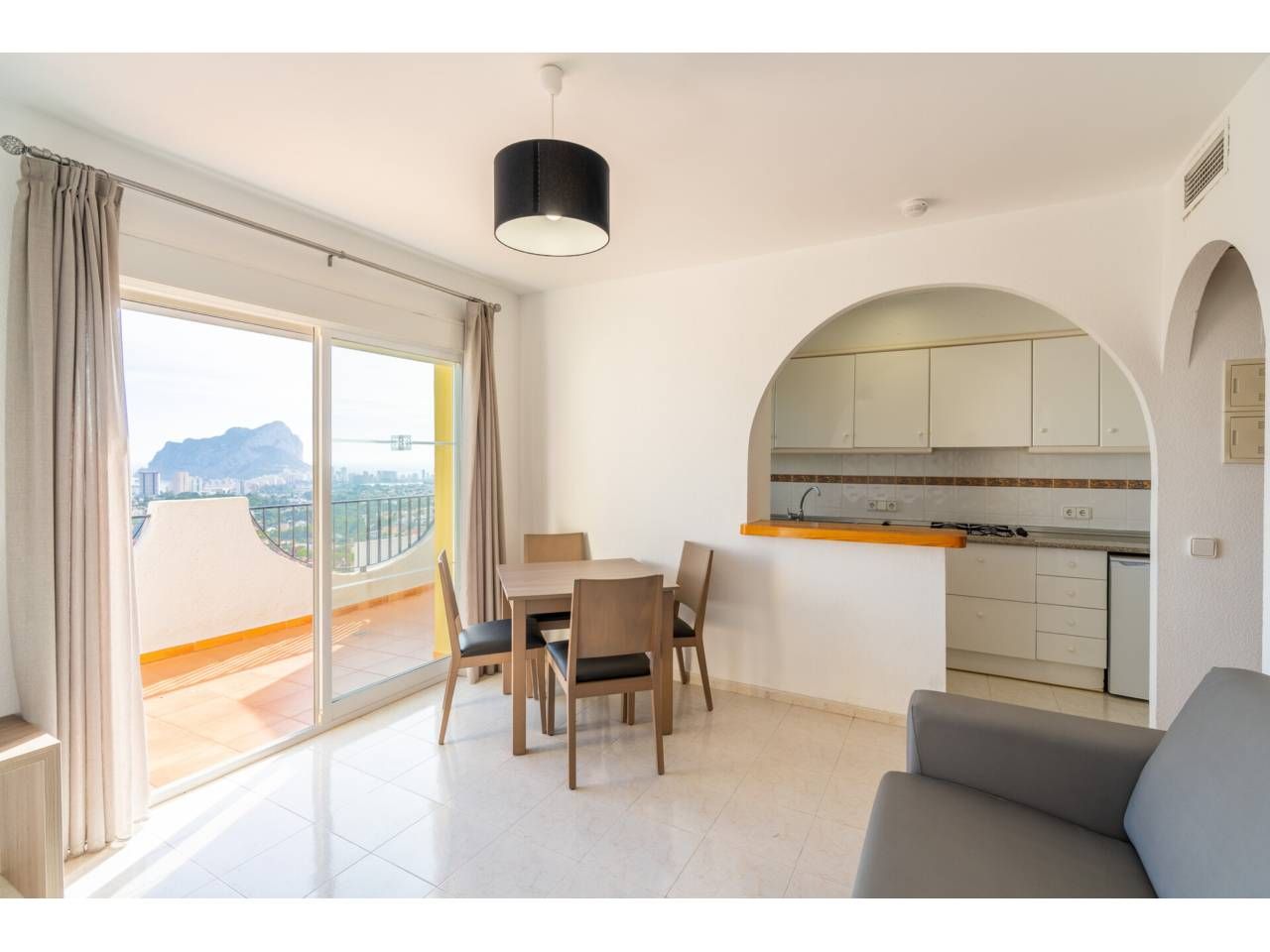 Menjador de Casa adosada en venda en Calpe / Calp amb Aire condicionat, Terrassa i Moblat