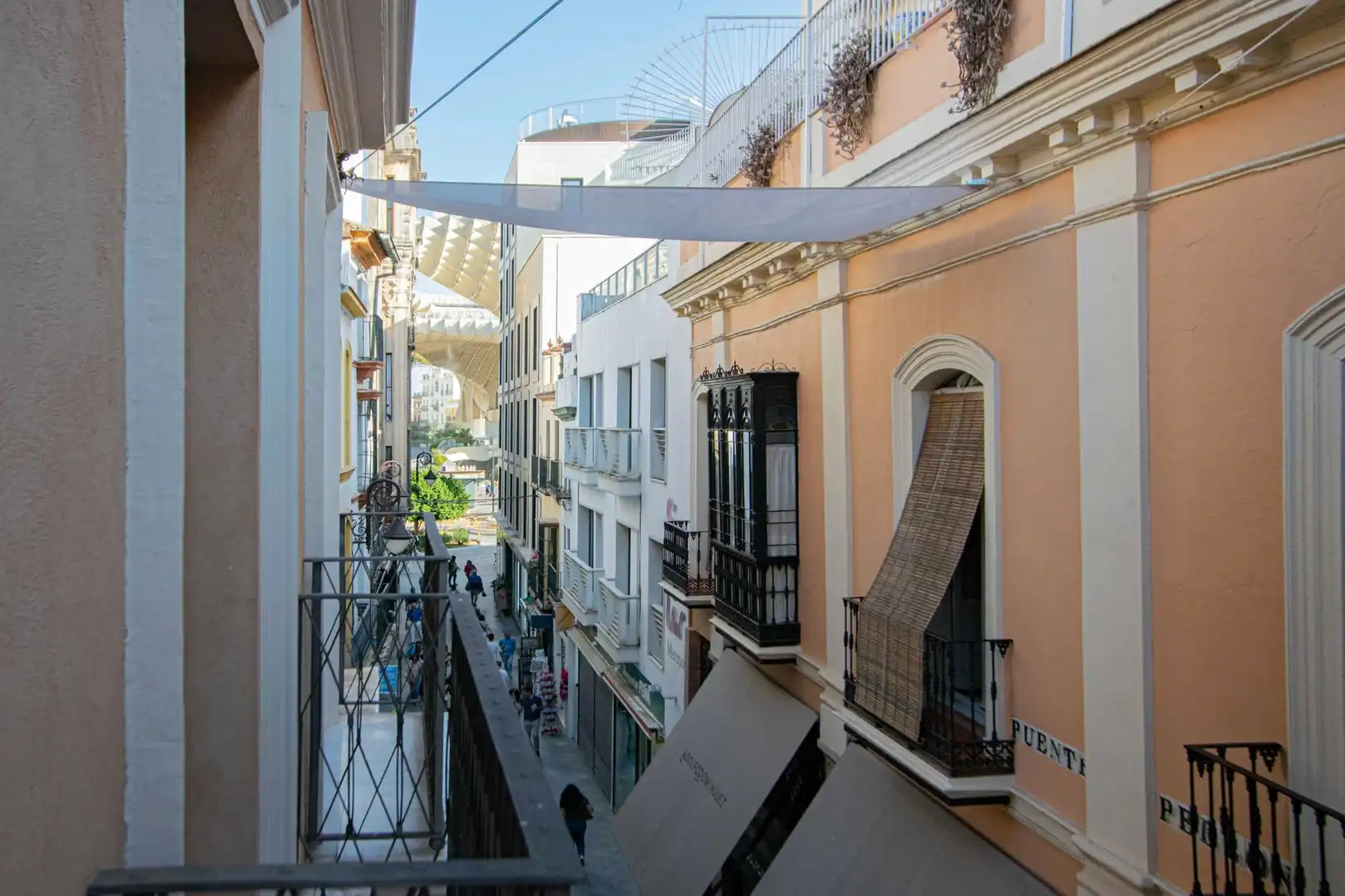 Vista exterior de Piso en venta en Sevilla con Aire acondicionado, Calefacción y Balcón