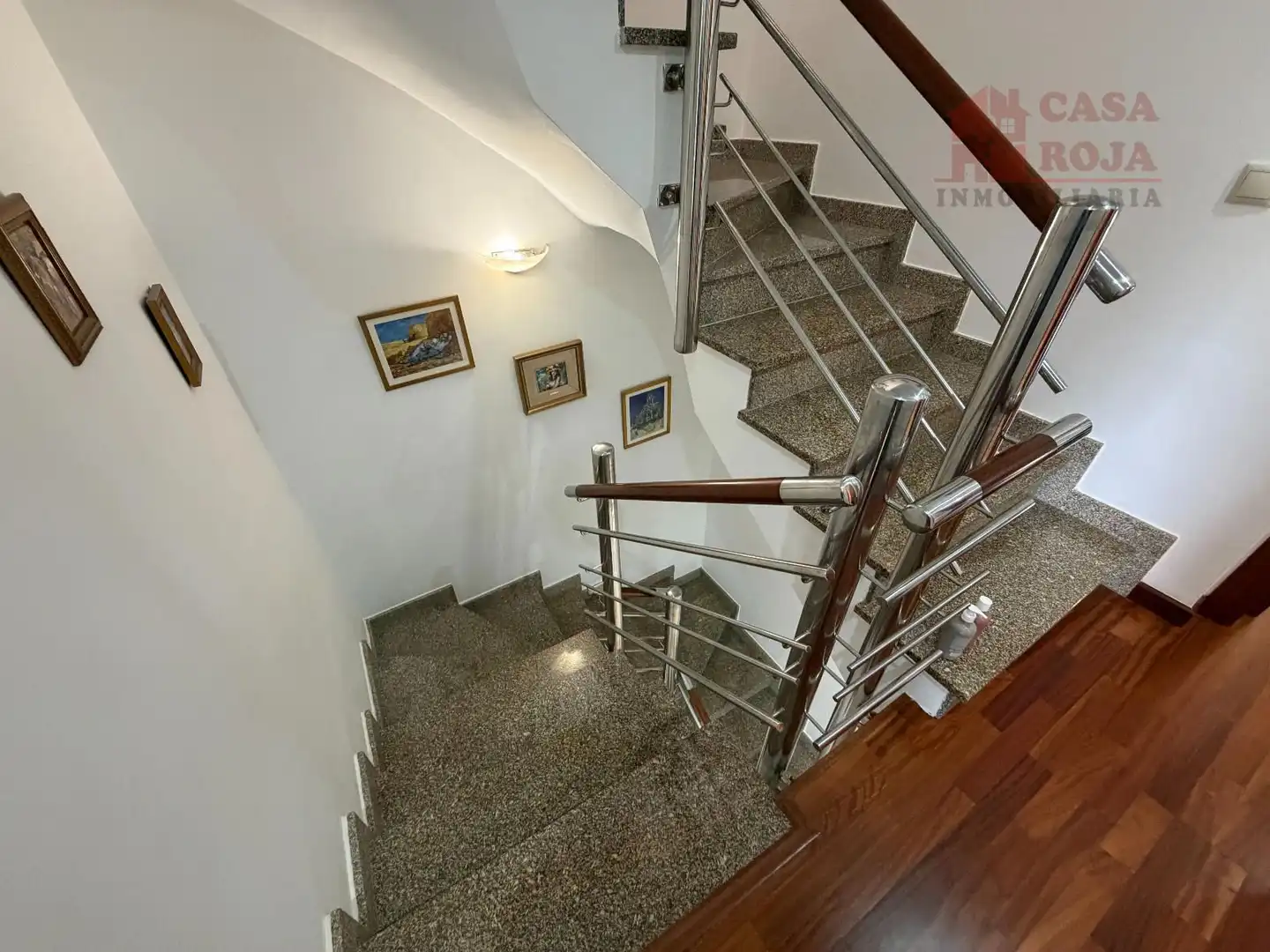 Casa adosada en venda en Cangas  amb Calefacció, Parquet i Traster