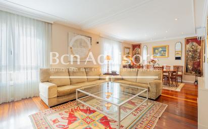 Living room of Flat for sale in  Barcelona Capital  with Air Conditioner, Heating and Parquet flooring