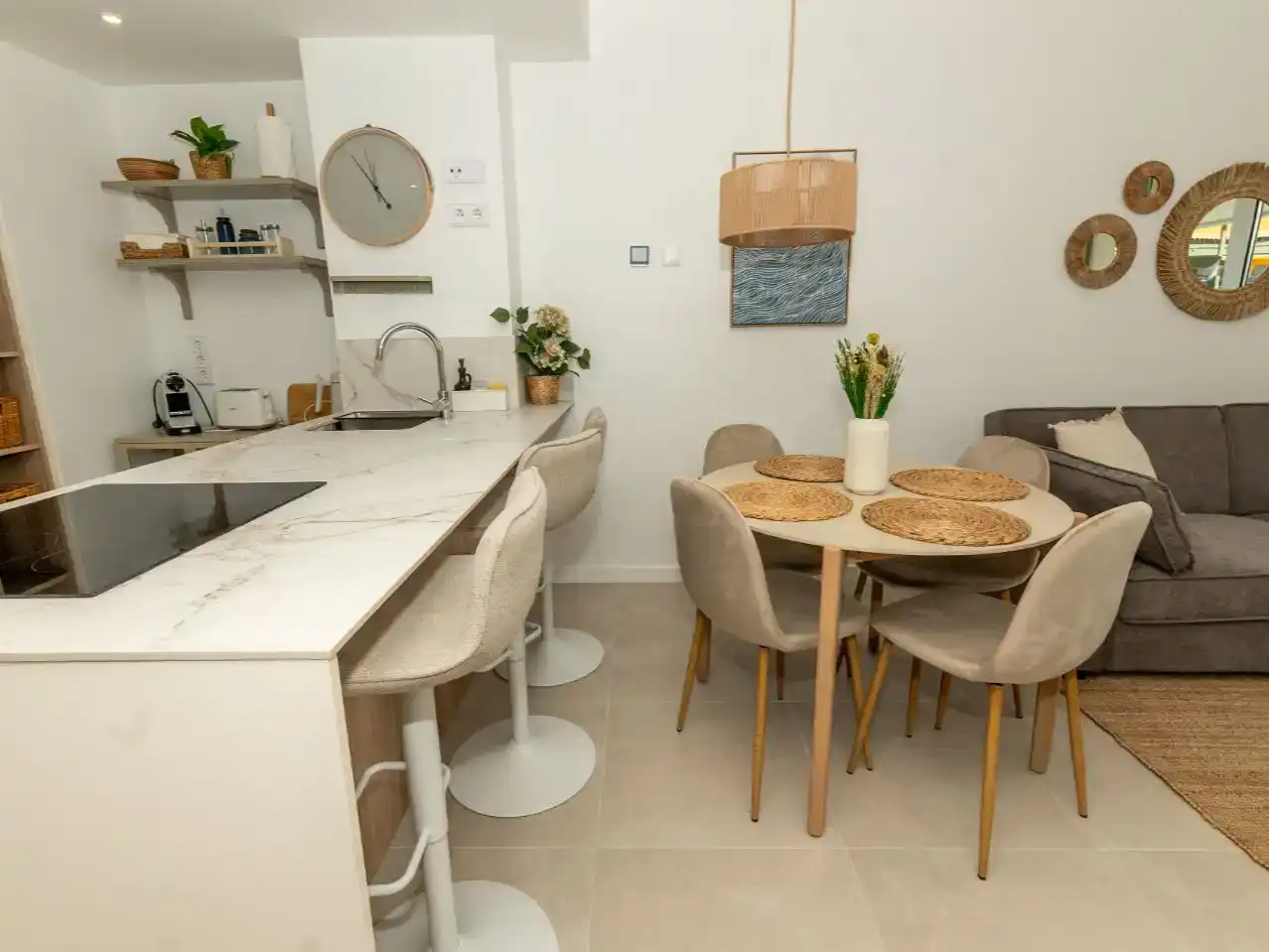 Cuina de Apartament de lloguer en Fuengirola amb Aire condicionat, Piscina i Balcó