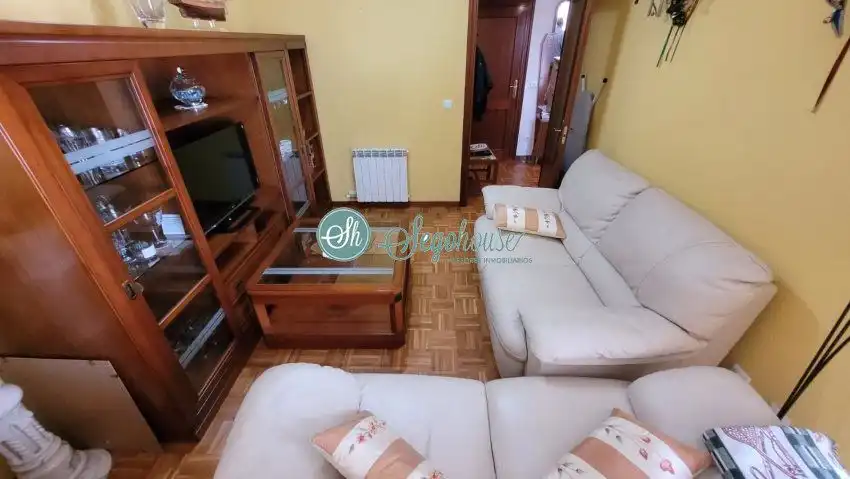 Living room of Flat for sale in Segovia  with Heating, Parquet flooring and Terrace