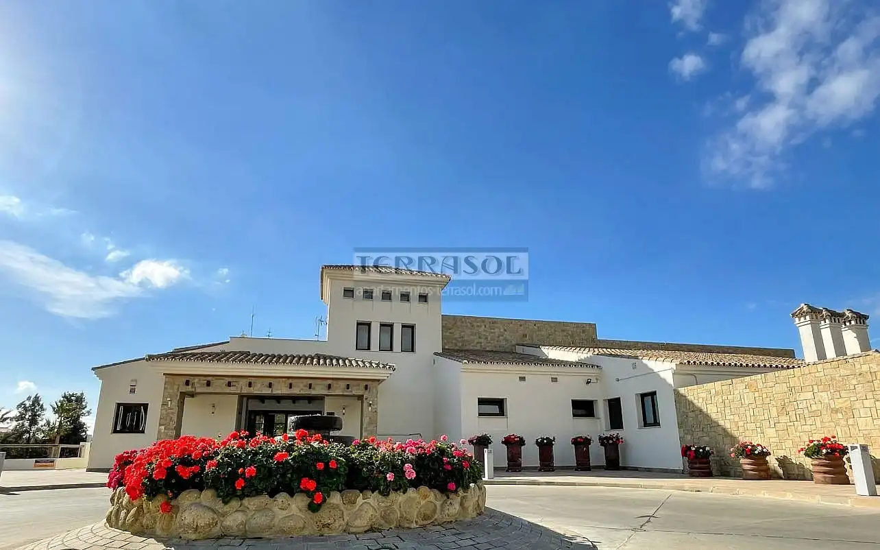 Vista exterior de Ático en venta en Vélez-Málaga con Aire acondicionado, Calefacción y Jardín privado