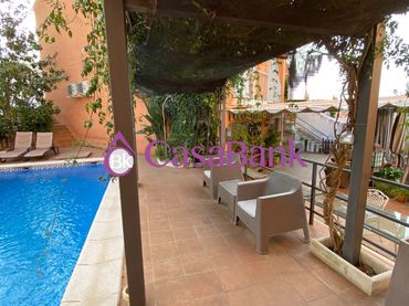 Casa amb piscina en venda a Periurbano Este - Campiña
