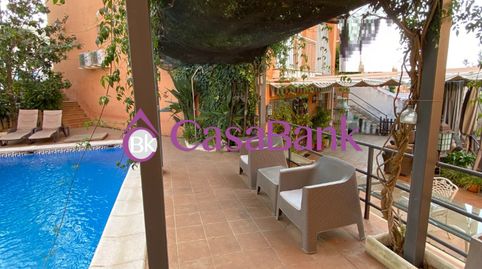 Ref. 27978 Zona Encinares de Alcolea. Parcela de 530m2 con casa SEMIAMUEBLADA de dos plantas mas sotano en perfecto estado para en
