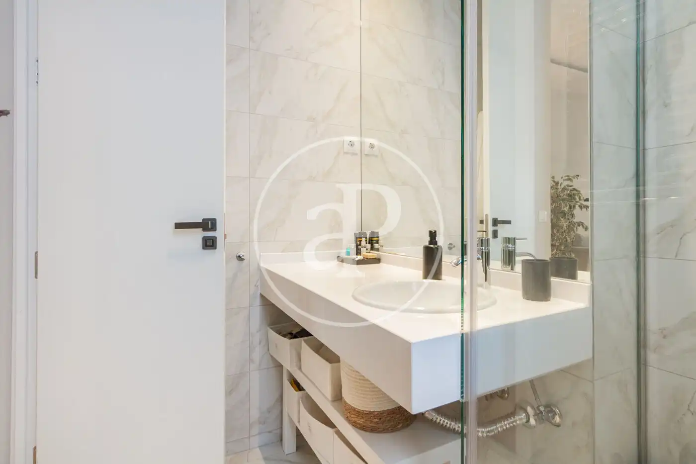 Bathroom of Flat for sale in Barrio de Salamanca