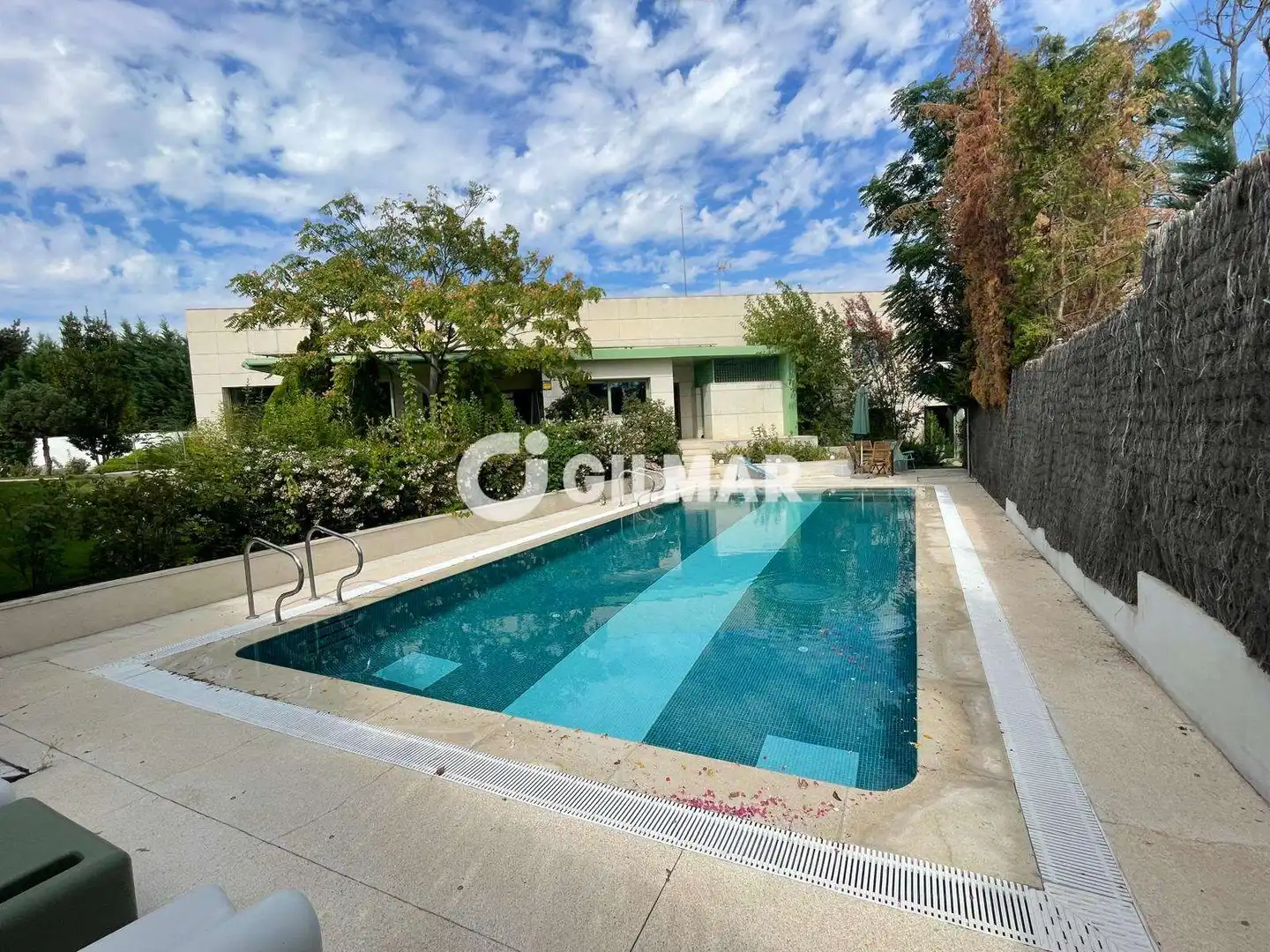 Villa avec piscine à vendre à Urbanización Este - Montepríncipe