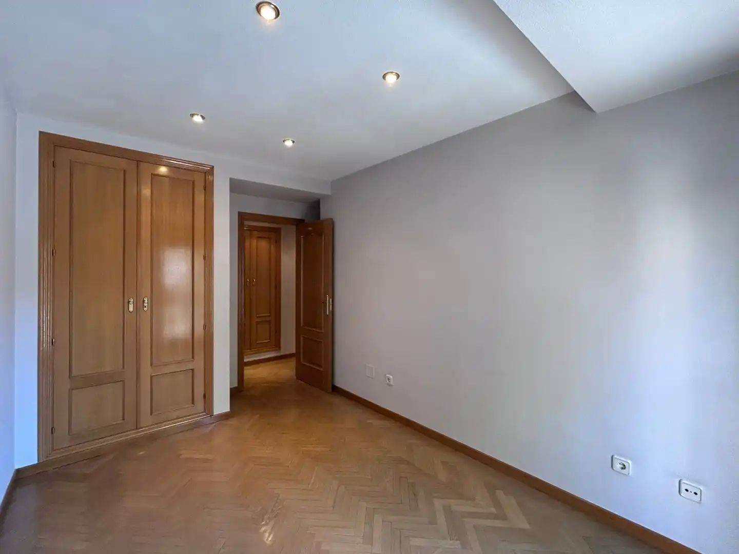 Schlafzimmer von Wohnung zum Verkauf in Pozuelo de Alarcón mit Heizung, Parkett und Gemeinschaftspool