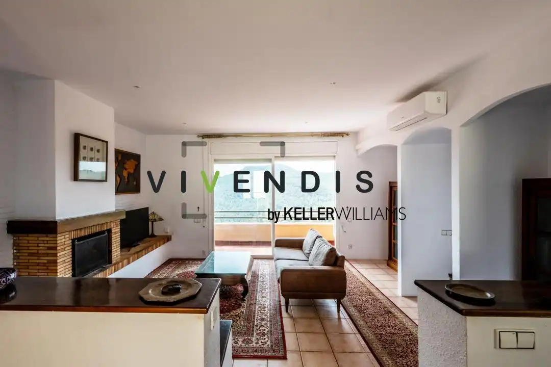 Sala de estar de Casa o chalet en venta en Corbera de Llobregat con Aire acondicionado, Jardín privado y Terraza
