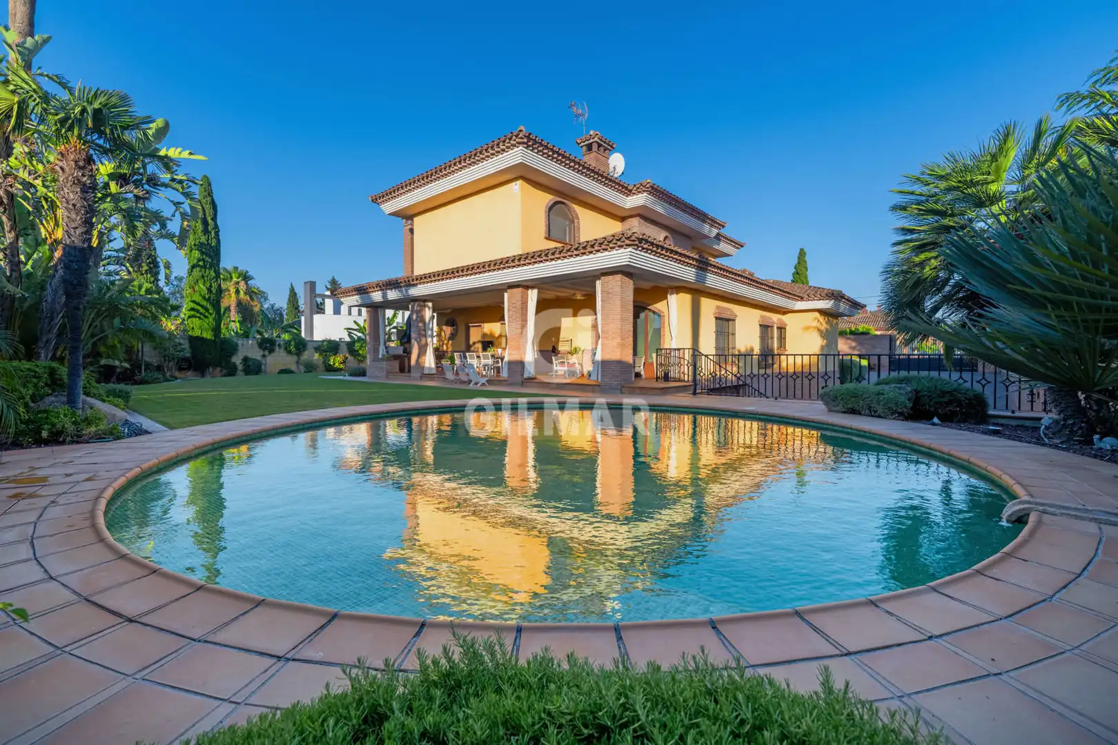 Chalet con piscina en venta en Condequinto