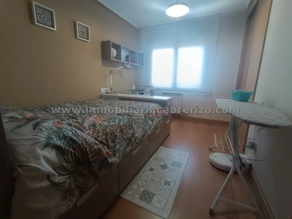 Habitación de Apartamento en venta en  Logroño con Aire acondicionado, Calefacción y Parquet