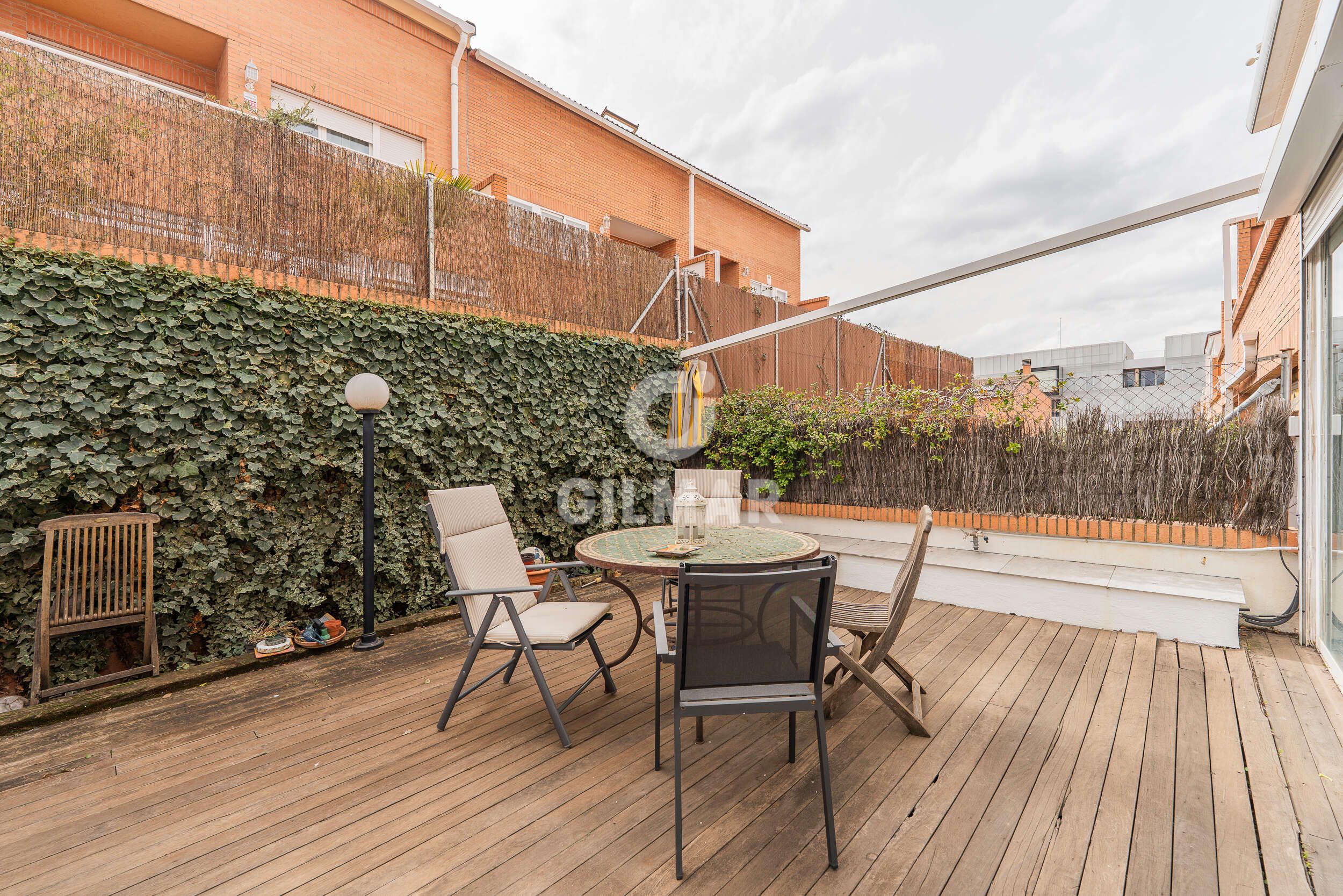 Terraza de Casa adosada en venta en  Madrid Capital con Calefacción, Jardín privado y Piscina