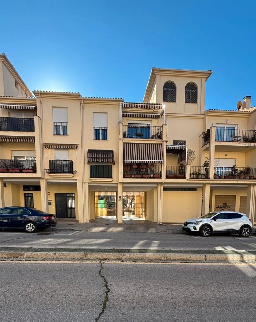 Exterior view of Garage for sale in  Granada Capital