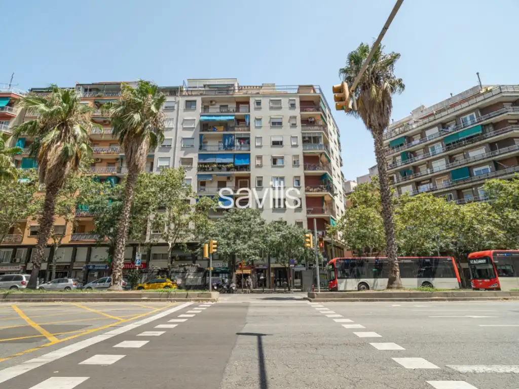 Vista exterior de Apartament en venda en L'Hospitalet de Llobregat amb Aire condicionat