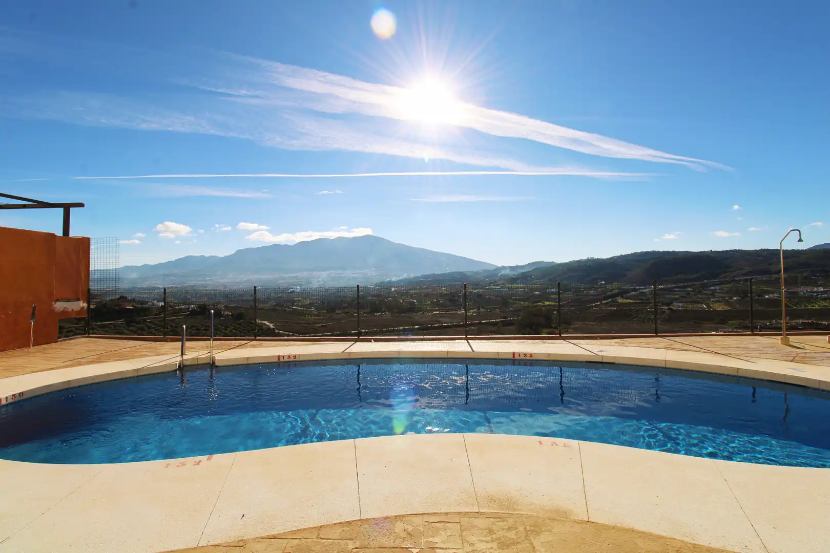 Piscina de Casa adosada en venda en Coín amb Aire condicionat, Calefacció i Terrassa