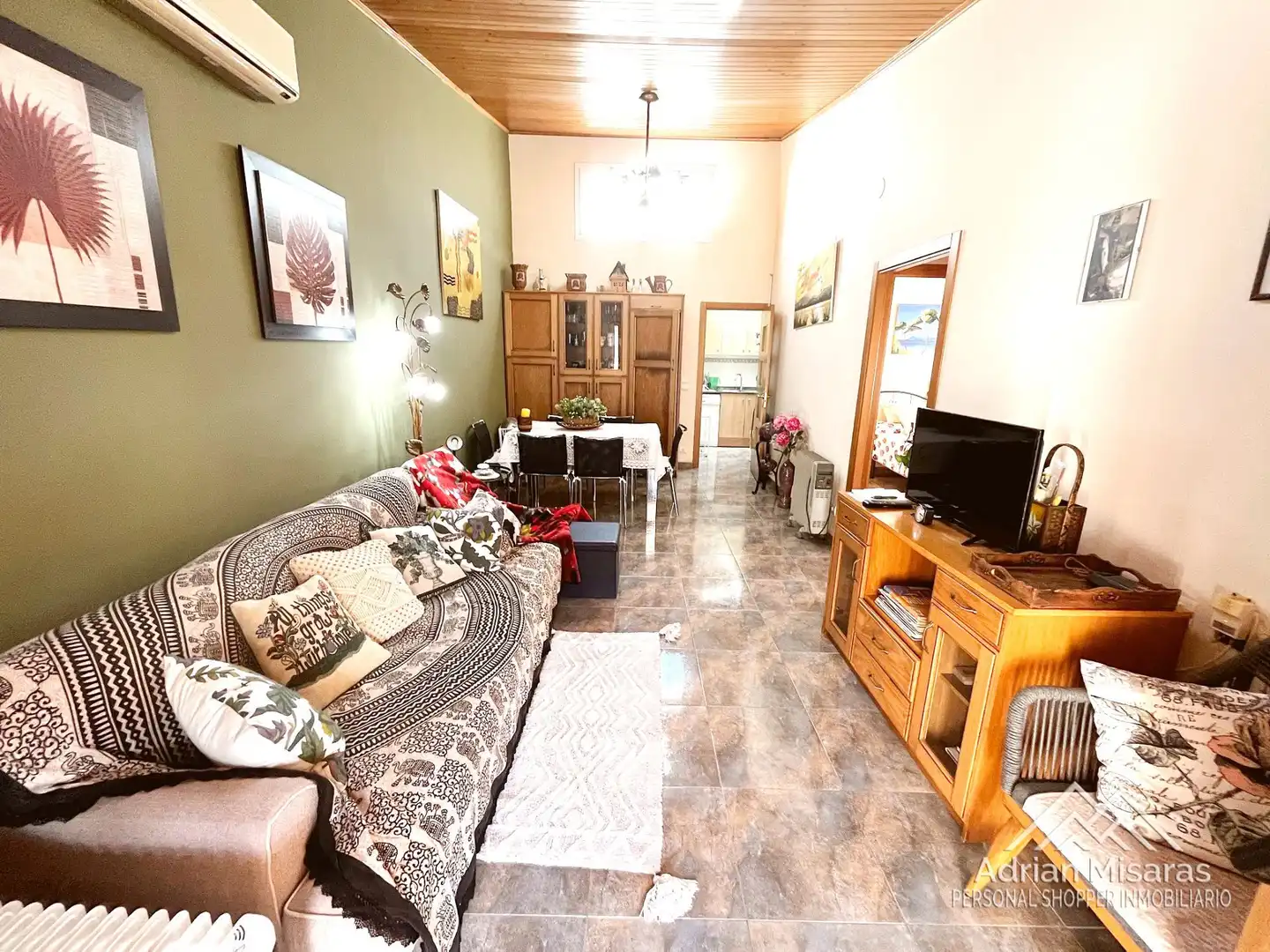Sala d'estar de Casa adosada en venda en Deltebre amb Aire condicionat, Calefacció i Jardí privat