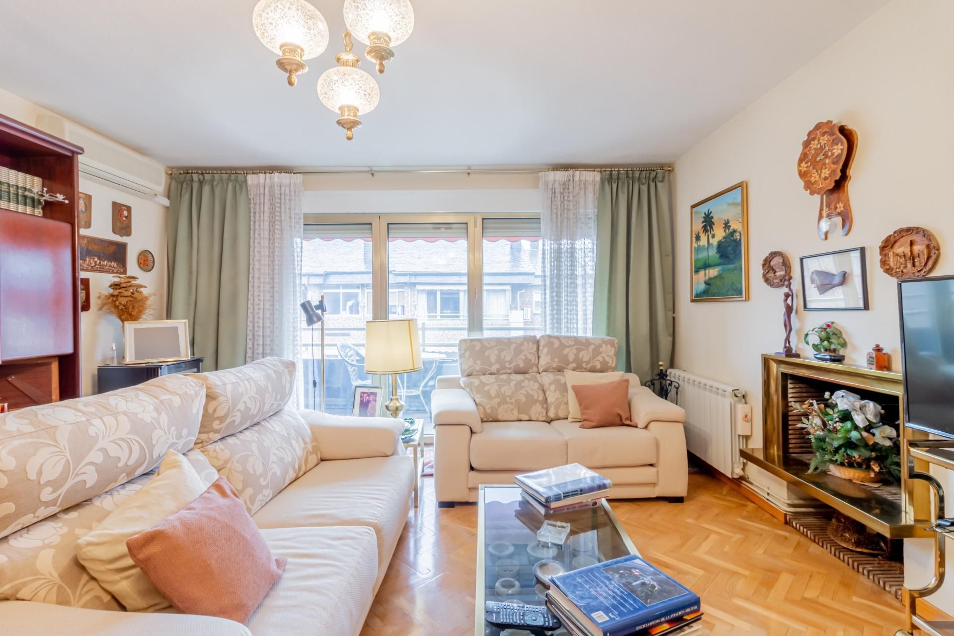 Living room of Flat for sale in Majadahonda  with Air Conditioner, Heating and Private garden