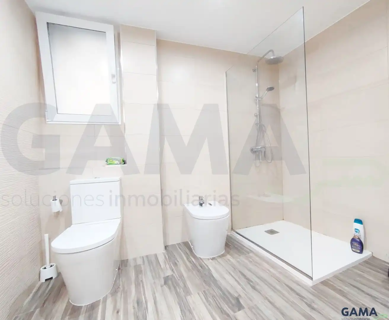 Bany de Apartament de lloguer en Alzira amb Aire condicionat i Moblat