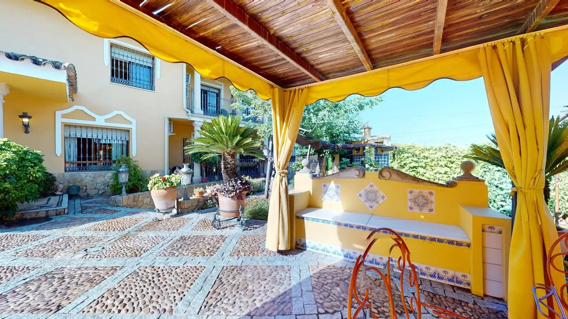Terrassa de Casa o xalet en venda en Córdoba amb Aire condicionat, Calefacció i Jardí privat