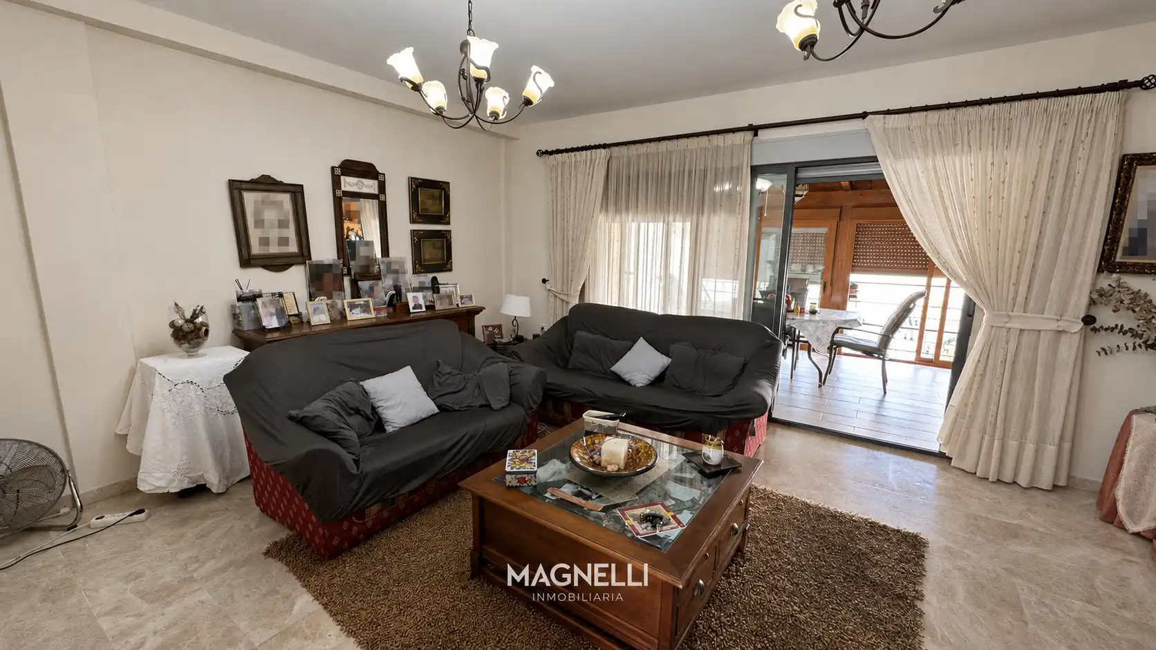 Sala de estar de Casa adosada en venta en Elda con Jardín privado, Amueblado y Balcón