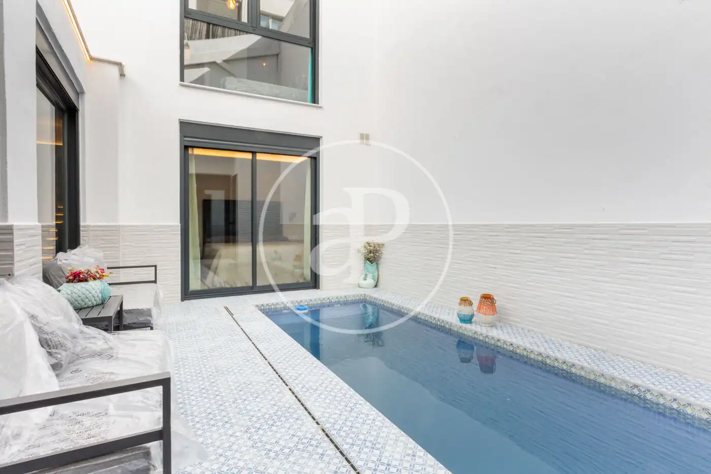 Piscina de Dúplex en venta en  Valencia Capital con Aire acondicionado, Calefacción y Jardín privado