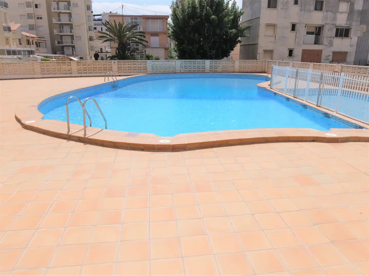 Piscina de Apartament de lloguer en Gandia amb Aire condicionat, Calefacció i Moblat